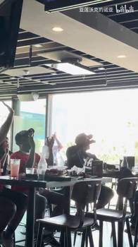 天上掉馅饼!快船球迷疯狂庆祝抽到五号签!